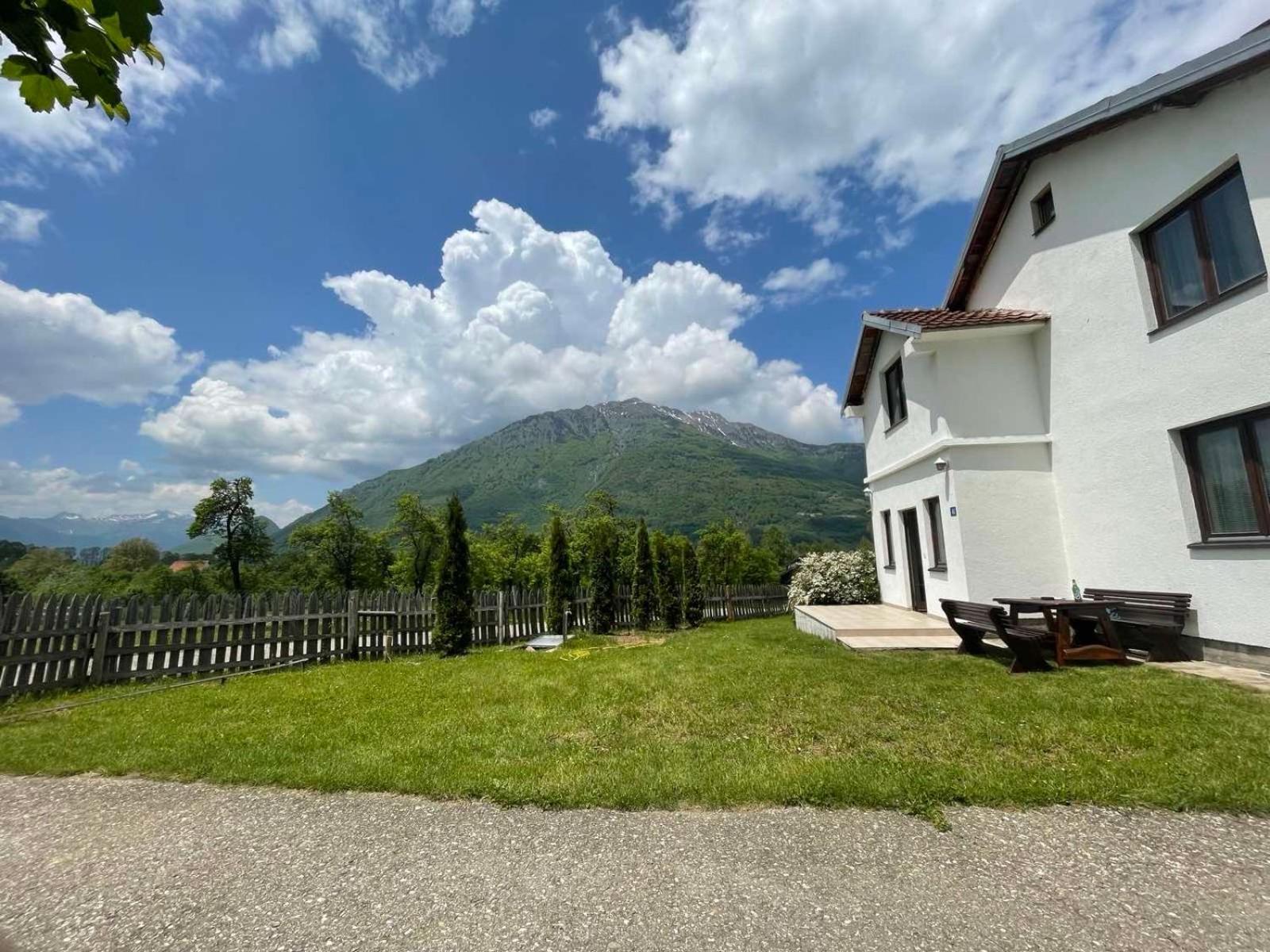プラヴ Visitor Yard Bed & Breakfast エクステリア 写真