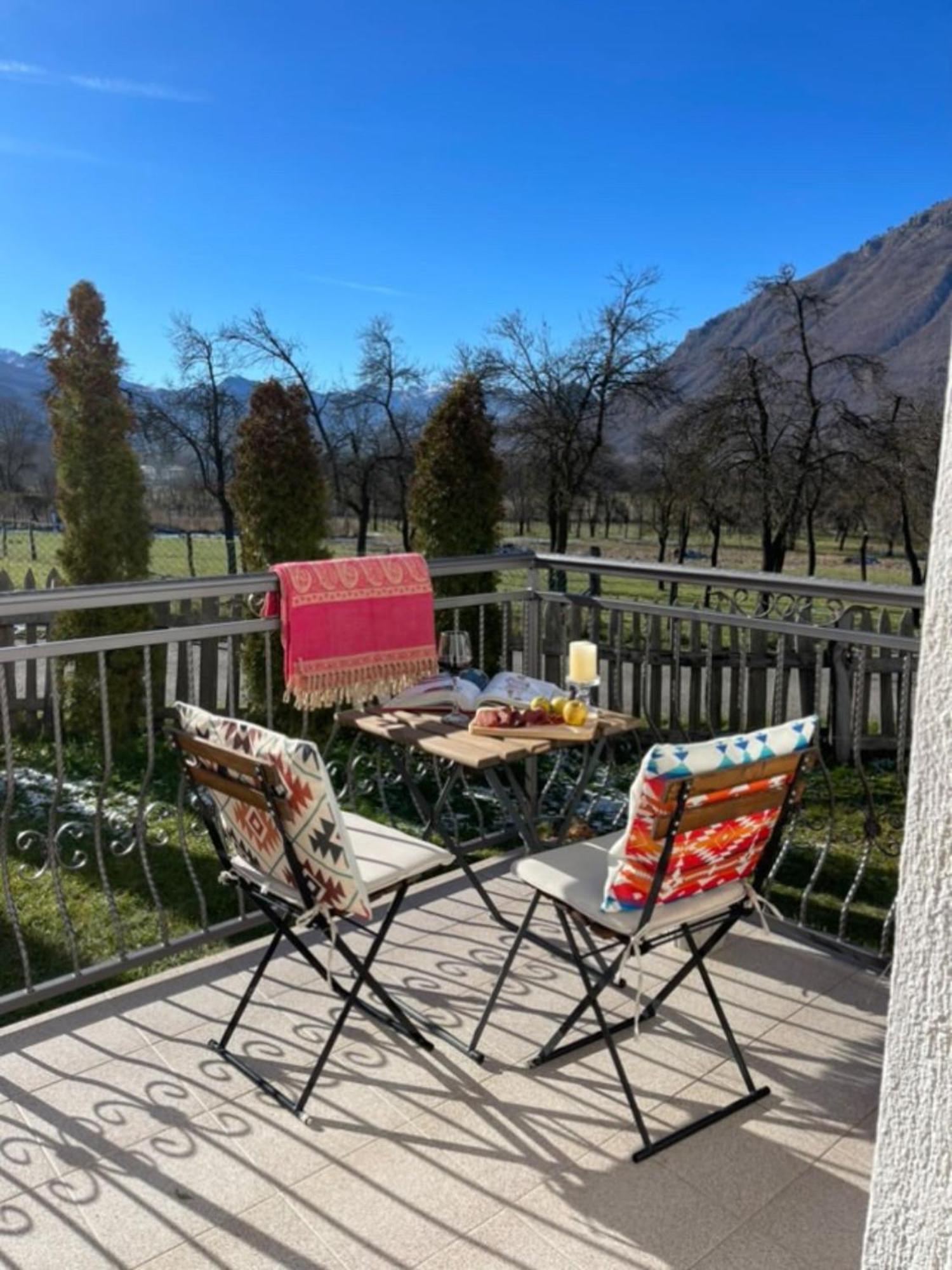 プラヴ Visitor Yard Bed & Breakfast エクステリア 写真