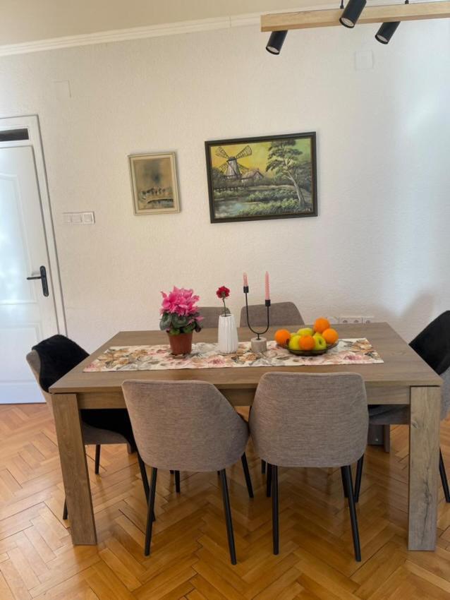 プラヴ Visitor Yard Bed & Breakfast エクステリア 写真