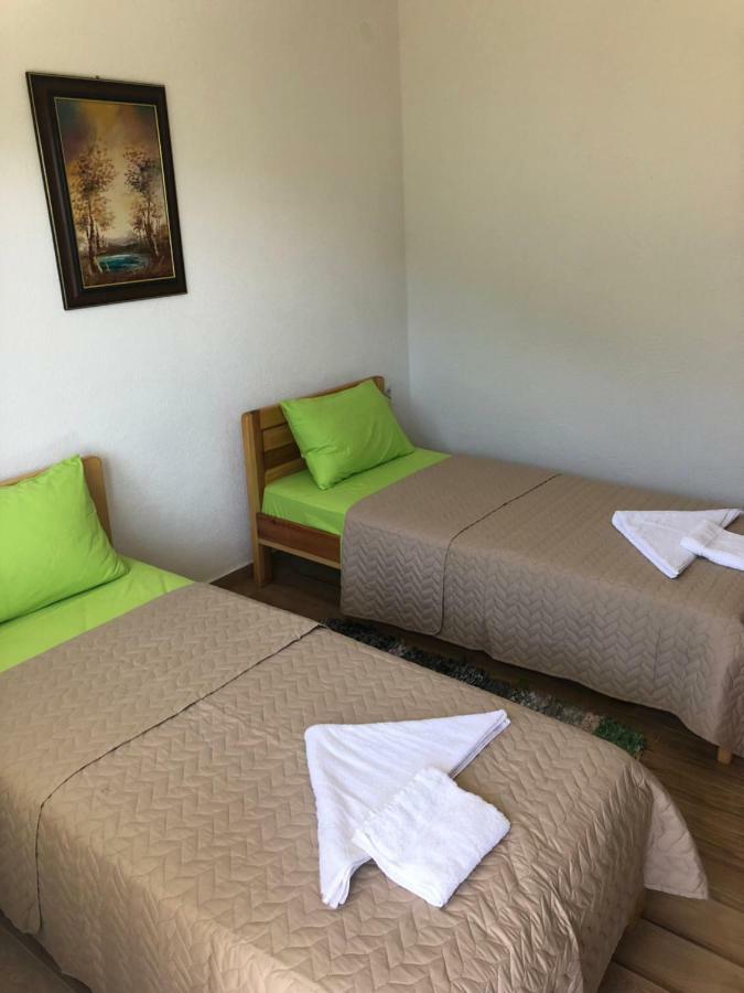 プラヴ Visitor Yard Bed & Breakfast エクステリア 写真